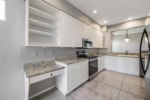 12752 Aston Creek Dr, Tampa, FL 33626 - Photo 9