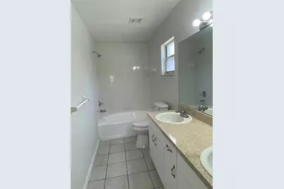 10020 N Connechusett Road, Tampa, FL 33617 - Photo 9