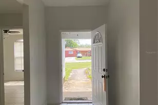 10020 N Connechusett Rd, Tampa, FL 33617 - Photo 15