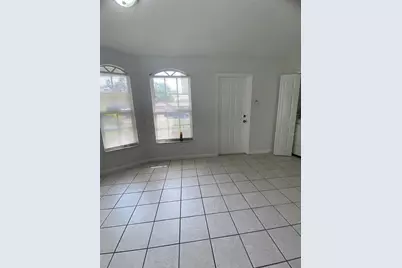 10020 N Connechusett Road, Tampa, FL 33617 - Photo 5