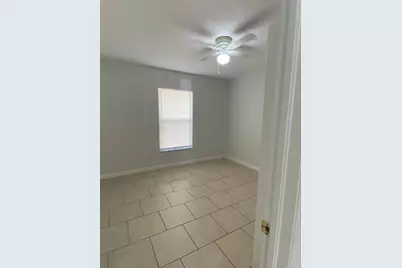 10020 N Connechusett Road, Tampa, FL 33617 - Photo 13