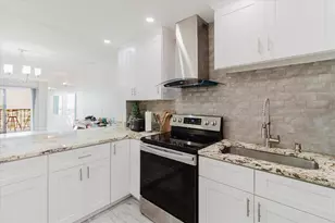 51 Island Way, Clearwater Beach, FL 33767 - Photo 17