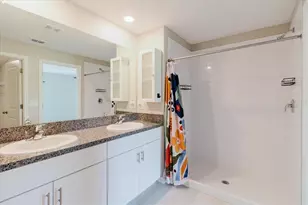 7025 King Crk Dr, Sun City Center, FL 33573 - Photo 13