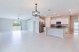 7025 King Crk Dr, Sun City Center, FL 33573 - Photo 5