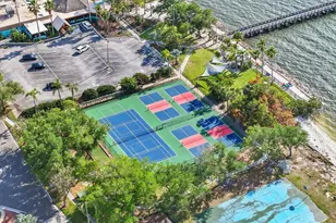 916 Seagrape Dr, Ruskin, FL 33570 - Photo 47