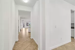 19417 Paddock View Dr, Tampa, FL 33647 - Photo 5