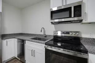 767 1/2 19th Ave S, Saint Petersburg, FL 33705 - Photo 3