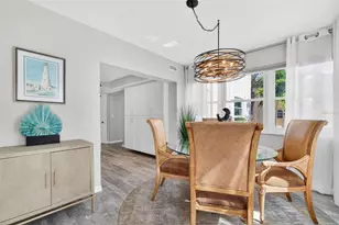 1065 Eden Isle Blvd NE, Saint Petersburg, FL 33704 - Photo 9