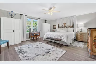 1065 Eden Isle Boulevard NE #1, Saint Petersburg, FL 33704 - Photo 15