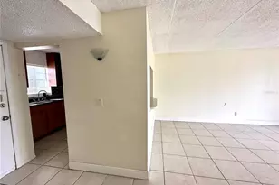 2830 Somerset Park Dr, Tampa, FL 33613 - Photo 7