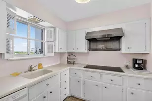 1365 Snell Isle Blvd NE, Saint Petersburg, FL 33704 - Photo 11