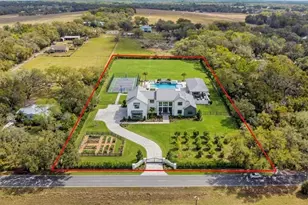 8236 Wire Rd, Zephyrhills, FL 33540 - Photo 9