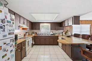 636 Tessier Ct, Tarpon Springs, FL 34689 - Photo 11