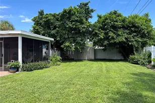 3748 Manatee Dr SE, Saint Petersburg, FL 33705 - Photo 17