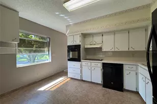 2402 Ecuadorian Way, Clearwater, FL 33763 - Photo 5