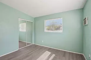 225 Southeast Jefferson Cir N, Saint Petersburg, FL 33703 - Photo 9