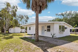 225 Southeast Jefferson Cir N, Saint Petersburg, FL 33703 - Photo 21