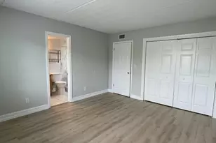2835 Somerset Park Dr, Tampa, FL 33613 - Photo 9