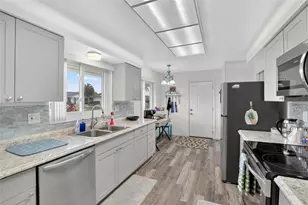 809 Oakmont Ave, Sun City Center, FL 33573 - Photo 3