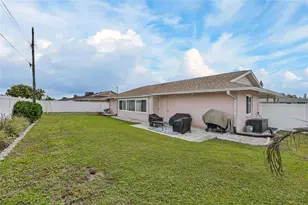 809 Oakmont Ave, Sun City Center, FL 33573 - Photo 29