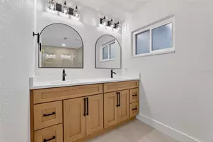 5518 Pine Cir NE, Saint Petersburg, FL 33703 - Photo 7