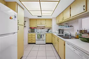 285 107th Ave, Treasure Island, FL 33706 - Photo 7