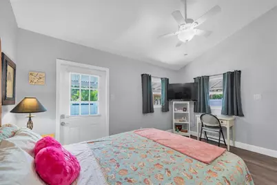 819 10th Street SW, Largo, FL 33770 - Photo 39