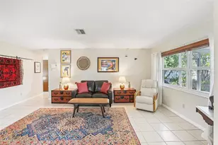 8083 Bayhaven Dr, Seminole, FL 33776 - Photo 9