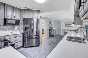 563 Lewis Blvd SE, Saint Petersburg, FL 33705 - Photo 15