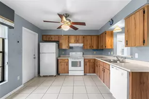 17635 Meadowbridge Dr, Lutz, FL 33549 - Photo 3