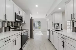 13934 Clubhouse Cir, Tampa, FL 33618 - Photo 13