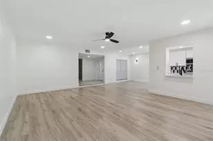 13934 Clubhouse Cir, Tampa, FL 33618 - Photo 7