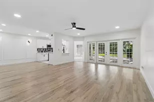 13934 Clubhouse Cir, Tampa, FL 33618 - Photo 17