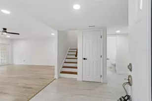 13934 Clubhouse Cir, Tampa, FL 33618 - Photo 21