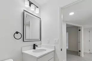 13934 Clubhouse Cir, Tampa, FL 33618 - Photo 23