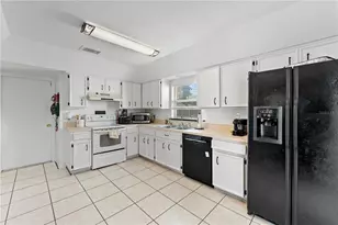 9758 Fox Hollow Rd, Tampa, FL 33647 - Photo 13