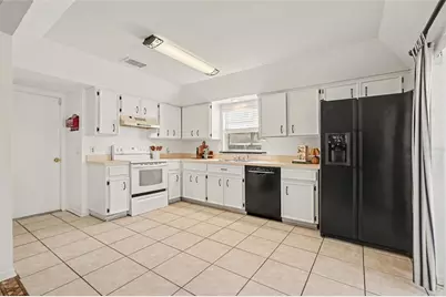 9758 Fox Hollow Road, Tampa, FL 33647 - Photo 11