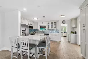 10572 Blossom Lake Dr, Seminole, FL 33772 - Photo 9
