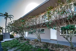 2 Causeway Blvd, Dunedin, FL 34698 - Photo 9
