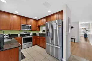 37604 Aaralyn Rd, Zephyrhills, FL 33542 - Photo 9