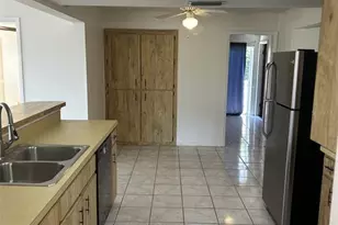8873 Tami St, Seminole, FL 33772 - Photo 7