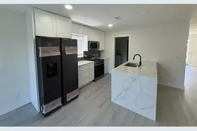 1842 Maryland Avenue NE, Saint Petersburg, FL 33703 - Photo 5