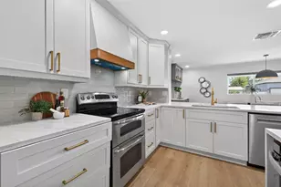 413 43rd Ave NE, Saint Petersburg, FL 33703 - Photo 7
