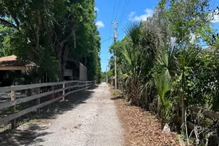15617 Casey Rd, Tampa, FL 33624 - Photo 13