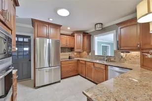 1311 Estatewood Dr, Brandon, FL 33510 - Photo 9