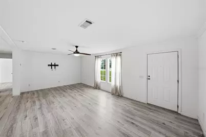 38645 Henry Drive, Zephyrhills, FL 33542 - Photo 9