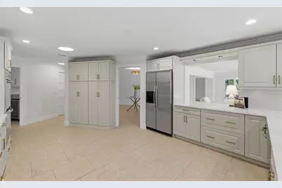 2080 Hawaii Avenue NE, Saint Petersburg, FL 33703 - Photo 15
