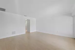 2080 Hawaii Ave NE, Saint Petersburg, FL 33703 - Photo 25