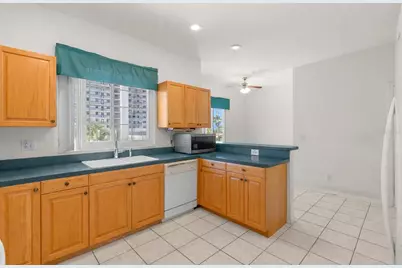 15467 Gulf Boulevard #8, Madeira Beach, FL 33708 - Photo 13