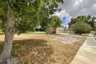 219 27th St W, Bradenton, FL 34205 - Photo 11